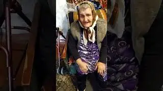Бабушка Маша мучается от боли.
