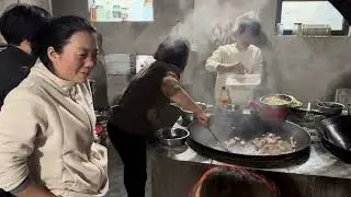 一年一度的杀年猪宴，家里来了这么多客人，不会是有安美的粉丝吧 #抖出家乡味 #为家乡美食打call #宴席上的美食 #这是真正的硬菜