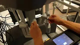 I Tried Controlling A Da Vinci Surgical Robot