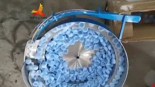 Bol vibrant, processus d'assemblage automatis&eacute; pour bouchons en plastique