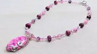 Pretty in Pink! 🩷 let's wire wrap my fossil coral pendant from the Gemstone Orphanage auction.