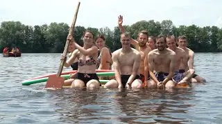 Floß aus BADEWANNEN und TÜREN bauen! Das COMMUNITY Floß mit den Real Life Guys