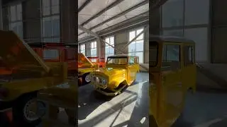 The yellow color under the sunlight is extremely bright and vivid. #classiccars #fj40 #offroad