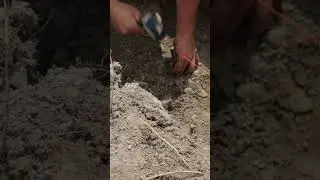 Setting up concrete screed rails & screed chairs for footings #concrete #construction #screeding