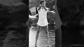 Servizio foto con mini abito di una famosa e incantevole  velina di Canale 5
