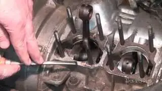 Goggomobil Zweitakt Motor Dichtung abschaben und Dichtheit der Kurbelkammer prüfen