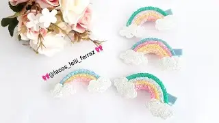 Arco-íris feito com tubo de strass no bico de pato - Laços Leili Ferraz
