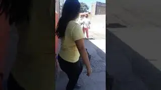 Ni&ntilde;a con sindrome de down bailando