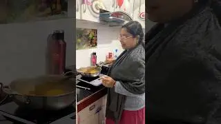 Itni tam jham se ek sabji bani #shorts #ytshorts #minivlog #dailyvlog #soyachaap #recipe #family
