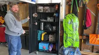 Металлический гаражный шкаф