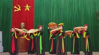 Đội đồng Ngô múa bài quan họ bốn mùa
