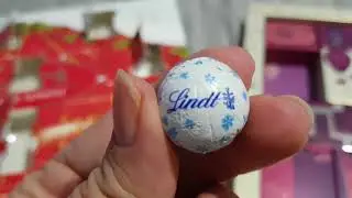 Advent calendar opening. 9th Dec 2017 Marks and Spencer, Ciat&eacute; and Lindt
