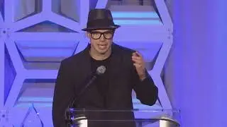 Casey Gauss Accepts Rising Entrepreneur Award (Mira Awards)