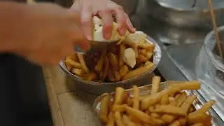 Fabrication de la poutine - Fromagerie Victoria