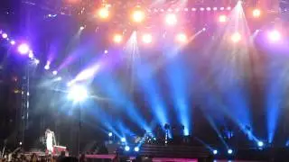 Usher in Dubai - Crowd Control