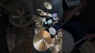 5 second Dennis Chambers impersonation. Lol Double stroke roll + Single Stroke Roll. #drums drums