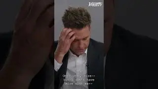 Keri Russell & Scott Speedman re-create the iconic yearbook scene from the 'Felicity' pilot