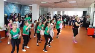 Trupa SOBIS danseaza pentru copiii cu autism de la Evolution Center (I)