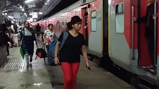 22691 BANGALORE RAJDHANI EXPRESS ARRIVES BHOPAL JUNCTION With TKD WAP-7