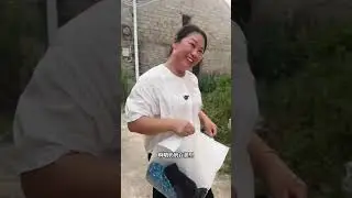 百合 二郎 送衣表心意，不是亲人胜似亲人，双向奔赴的善意最动人，感恩遇见！#记录真实生活 #有一种爱叫隔代亲 #淳朴善良的人 #关爱老人传递正能量 #海哥量地球