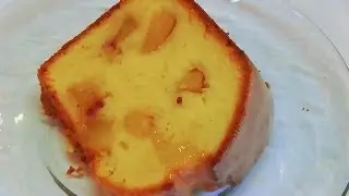 Betty's Southern Peach Pound Cake