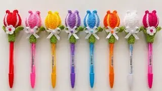 Canetas decoradas com tulipas de crochê 