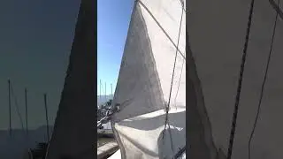 Main sail reefing system