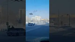 Момент работы этого экипажа ДПС на дороге в Братске по улице Комсомольской попал в кадр #shorts #yes