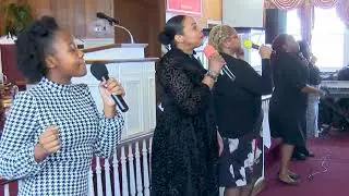 Praise & Worship @ New Life 12/4/22 Victory Chant, Our God Is Greater, Bow Down & Worship Him