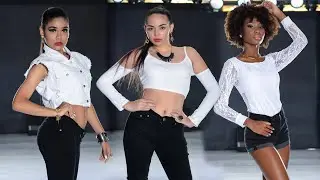 Fashion models in Black and White Outfit - Belankazar Runway