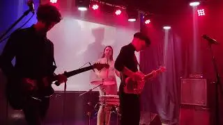 THE UNDERGROUND YOUTH - ALICE. Live in Madrid (5-4-35). Sala Café Berlín.