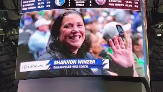 VIP-приветствие Шеннону Винзеру, тренеру команды Dallas Pulse, матч Dallas Mavericks против Detro...
