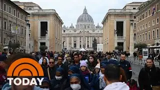Thousands pay respects to Pope Benedict as he lies in state