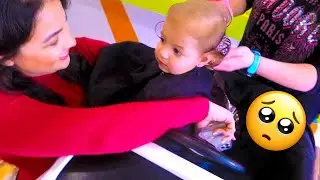 قصينا شعر بنتي لاول مرة (خافت وحضنتني😢)