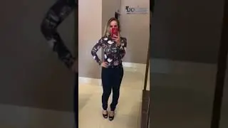 Blusa Lan&ccedil;a Perfume Gola Alta Com Cal&ccedil;a Jeans Escuro