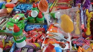 Comprando dulces para vender