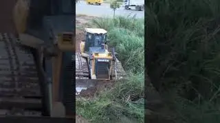 New Project Operator Specialize Skills Filling Up Bulldozer Pushing Clearing Stone