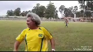 JORGE BRASIL EM MAIS UM JOGO DE FUTEBOL.