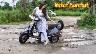 Girl Doing Water Burnout on Kinetic Honda😱 | Epic Splash 🌊 Stunt with 2Stroke Scooter  #girlrider