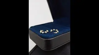 Glamorous Gold Diamond-Studded Ear Cuffs Edgy & Sparkly for Fashion Forward Women's Night Out Looks