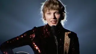 Taylor Swift Performing &lsquo;Betty' Steals Show at ACM Awards 2020!