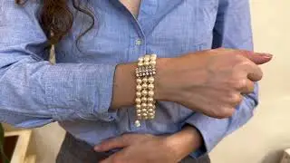 Bracelet de perles de culture trois rangs fermoir  en or gris 18 Cts en diamants brillants.