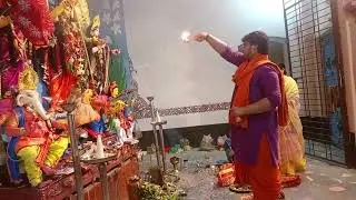 জমিদার বাড়ির দুর্গাপুজোর আরতি। জমিদার স্মৃতিস চন্দ্রে চক্রবর্তীর (খোকন বাবুর বাড়ি)।