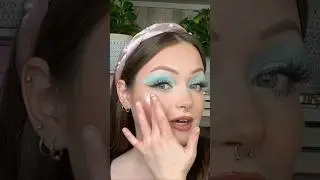IT&rsquo;S SO BLINDING!!! ✨😍 ELF Duochrome Liquid Shadow #makeuptutorial #makeup #beauty #eyemakeup