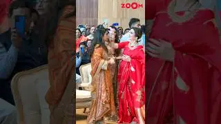 Nita Ambani FIXES Isha Ambani's hair & tells her to sit next to Mukesh Ambani at the mass wedding