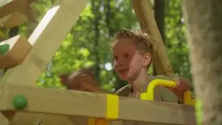 Raus ins Gr&uuml;ne mit dem FruityForest Fun XXL: Dein Spielturm von fatmoose