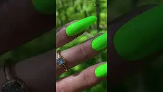 Nails inspiration - Vernis vert fluo All Inclusive 💚