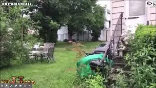 Joe Razor Entrance