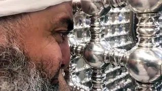 في مشهد جد مؤثر الشيخ محمد فوزي الكركري يزور مقام سيدنا الحسين عليه السلام