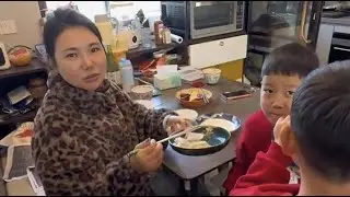 李子昂决定去送外卖带他办资料看电动车，孩子长大是时候放手【东青儿双胞胎】